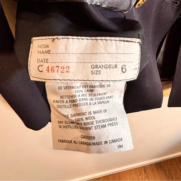 AQUASCUTUM Sz 6 Double-Breasted Blazer with Gold Buttons Shoulder Pads 100% Wool - Picture 14 of 14